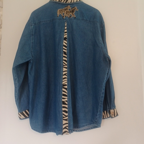 Dressbarn Shirt Womens 14-16 Denim Zebra Embroidery Button Long Sleeve - Picture 5 of 10